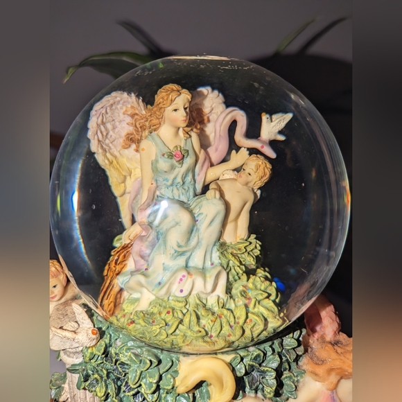 Secret Treasures Enchanting Angels Double globe - Picture 4 of 9